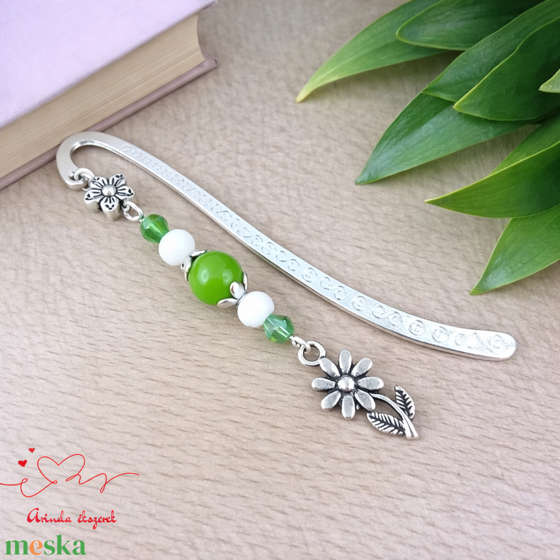 Virágos könyvjelző nőnapra � zöld gyöngyökkel, kézzel készült ajándék - könyv & zene - könyvjelző - Meska.hu