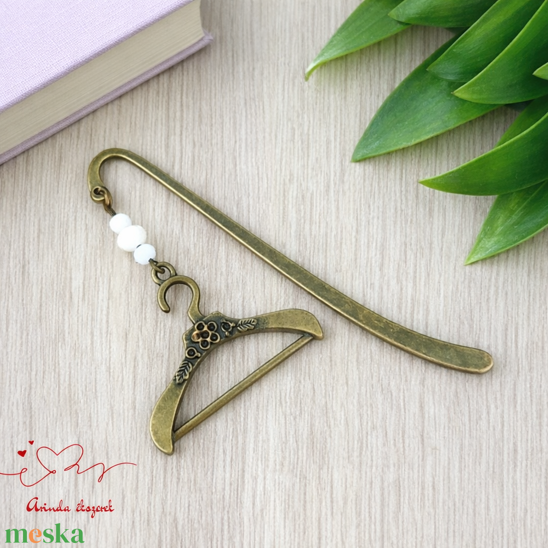 Vállfa medálos könyvjelző � bronz színű, kézzel készült - könyv & zene - könyvjelző - Meska.hu