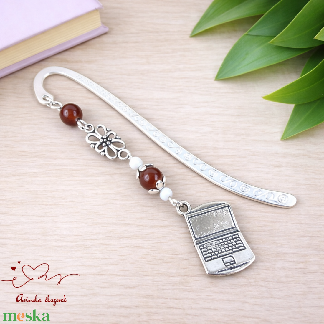 Barna laptop könyvjelző � kézzel készült ajándék tanárnak, pedagógusnak - könyv & zene - könyvjelző - Meska.hu