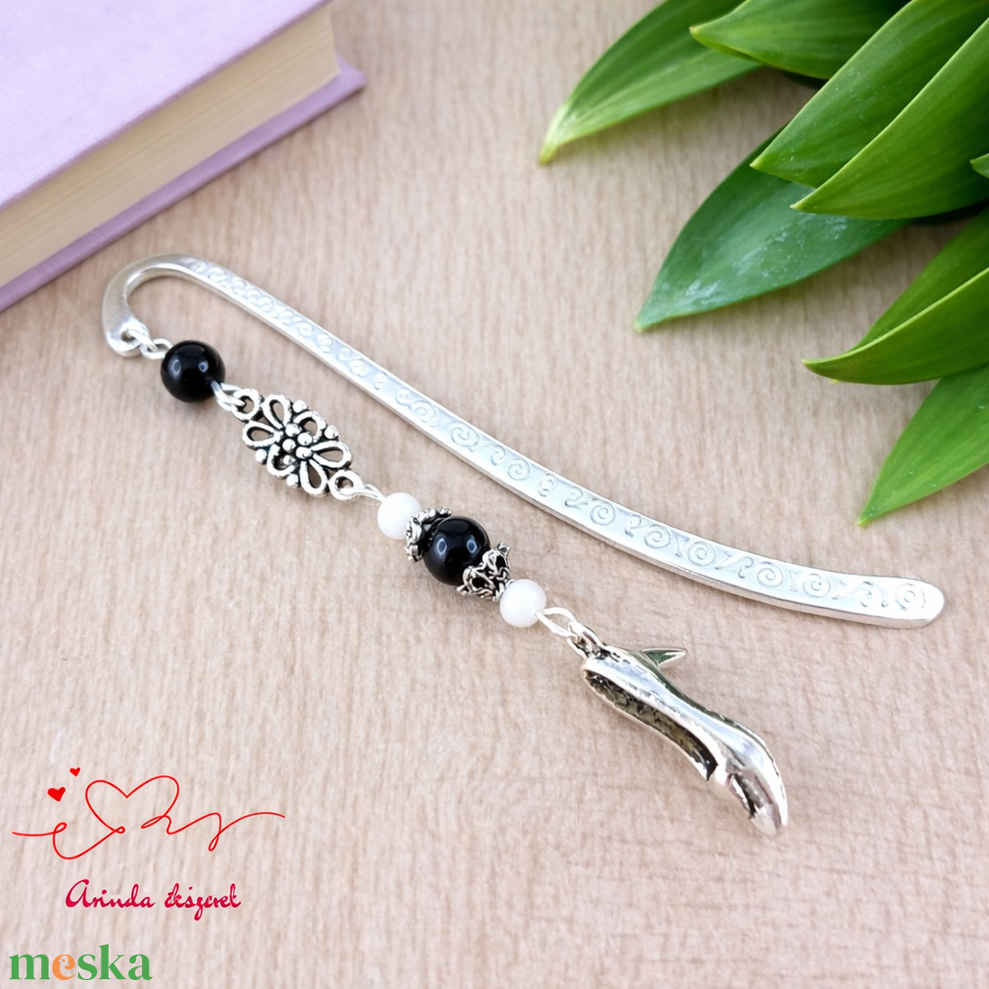 Fekete körömcipős könyvjelző � elegáns, kézműves ajándék nőknek - könyv & zene - könyvjelző - Meska.hu