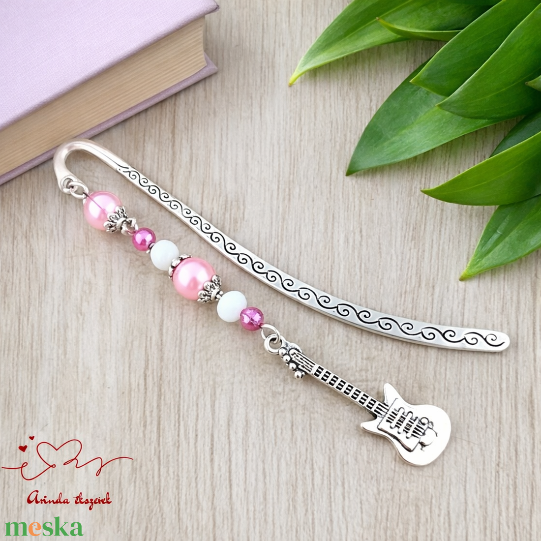 Rózsaszín gitáros könyvjelző � egyedi, kézműves ajándék zenekedvelőknek - könyv & zene - könyvjelző - Meska.hu