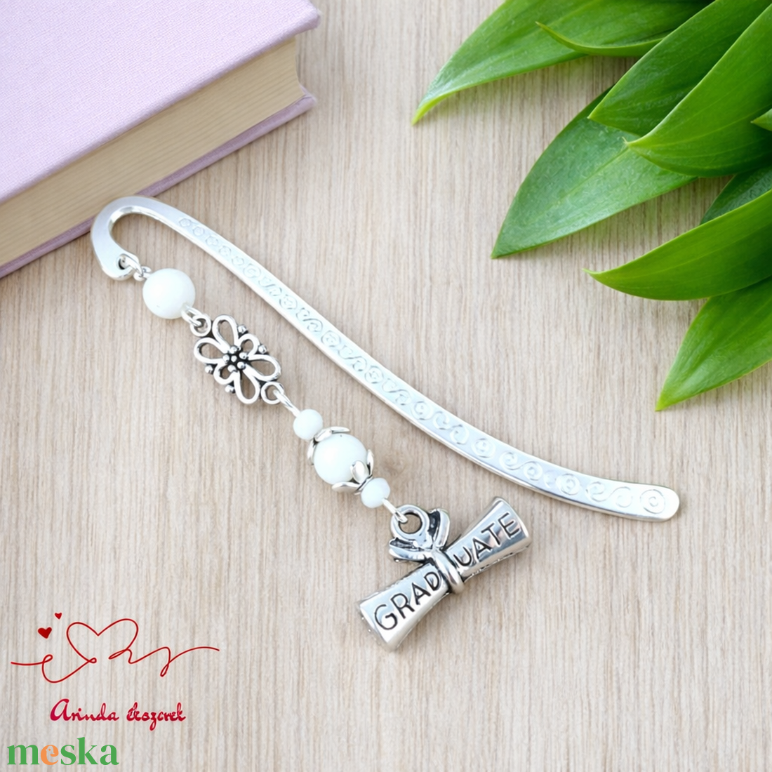 Diplomás könyvjelző fehér gyöngyökkel � ballagási és avatási ajándék diplomázóknak - könyv & zene - könyvjelző - Meska.hu