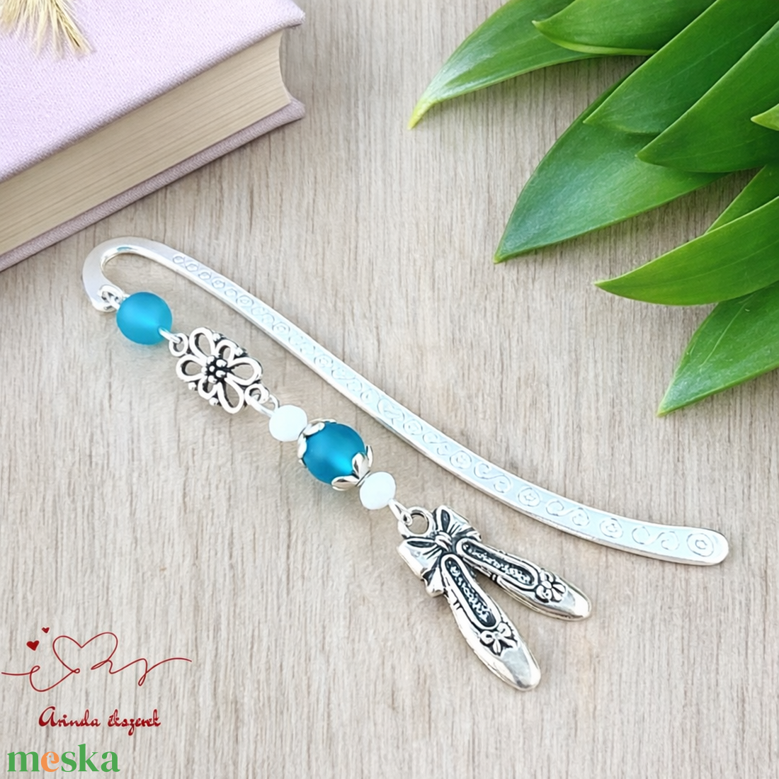 Balettcipő könyvjelző kék-fehér gyöngyökkel � elegáns ajándék táncosoknak, balett rajongóknak - könyv & zene - könyvjelző - Meska.hu