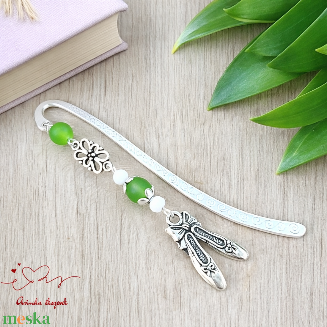 Balettcipő könyvjelző zöld-fehér gyöngyökkel � elegáns ajándék táncosoknak, balett rajongóknak - könyv & zene - könyvjelző - Meska.hu