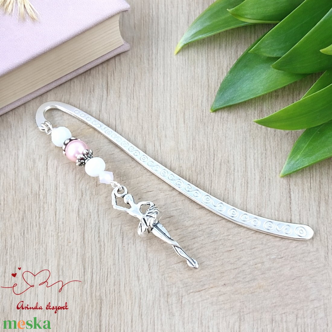 Balerina könyvjelző rózsaszín-fehér gyöngyökkel � elegáns ajándék táncosoknak, balett rajongóknak - könyv & zene - könyvjelző - Meska.hu