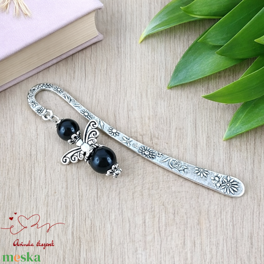 Angyal könyvjelző fekete gyöngyökkel - meghitt karácsonyi ajándék könyvszeretőknek - könyv & zene - könyvjelző - Meska.hu