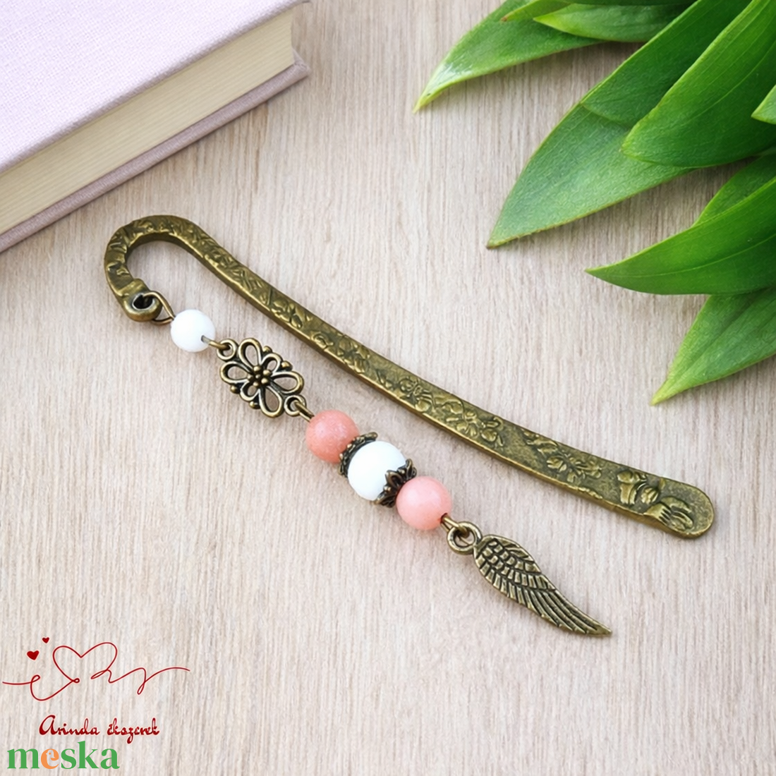 Angyalszárny könyvjelző  púder gyöngyökkel - kézzel készült ajándék könyvszeretőknek - könyv & zene - könyvjelző - Meska.hu