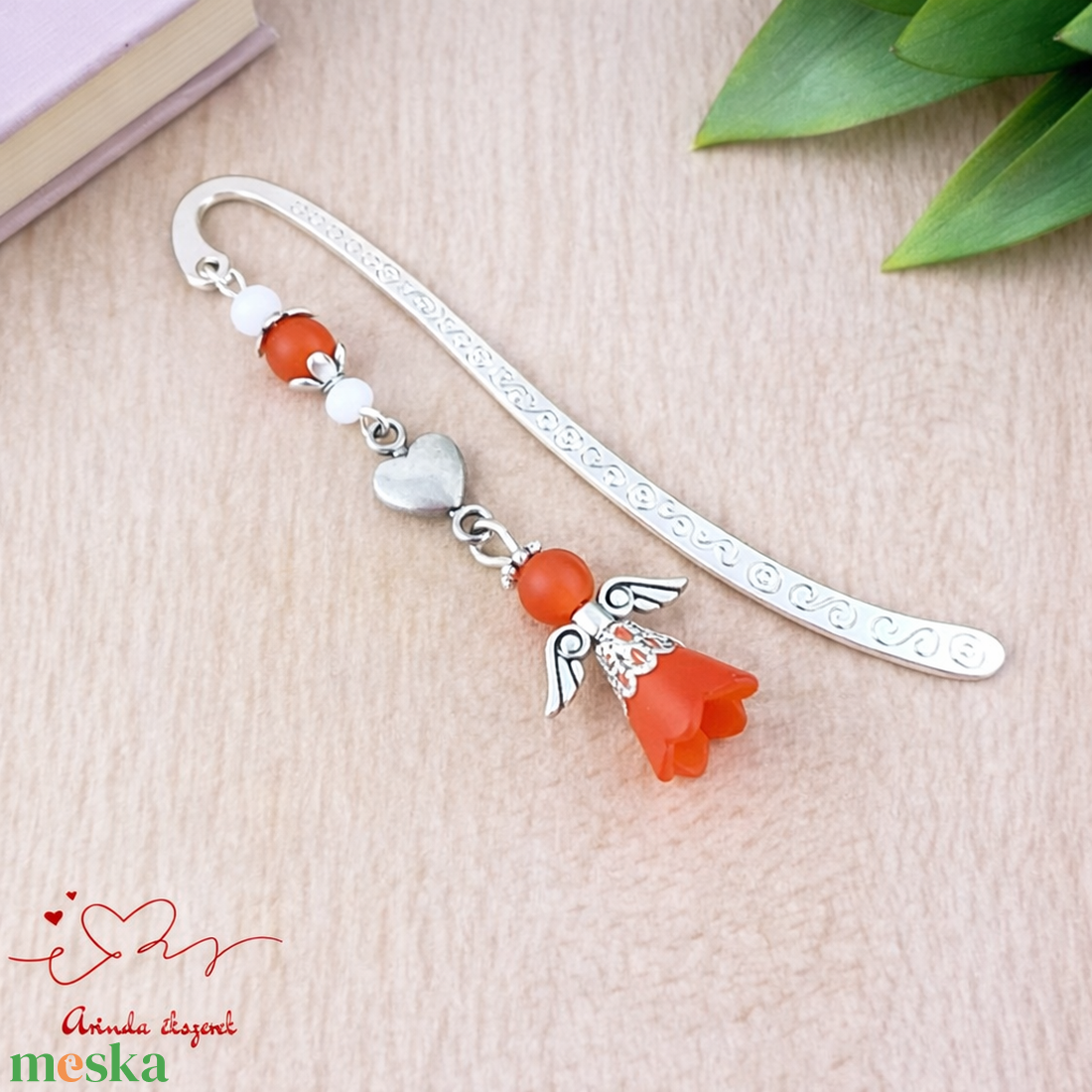 Angyal könyvjelző piros gyöngyökkel - meghitt karácsonyi ajándék könyvszeretőknek - könyv & zene - könyvjelző - Meska.hu