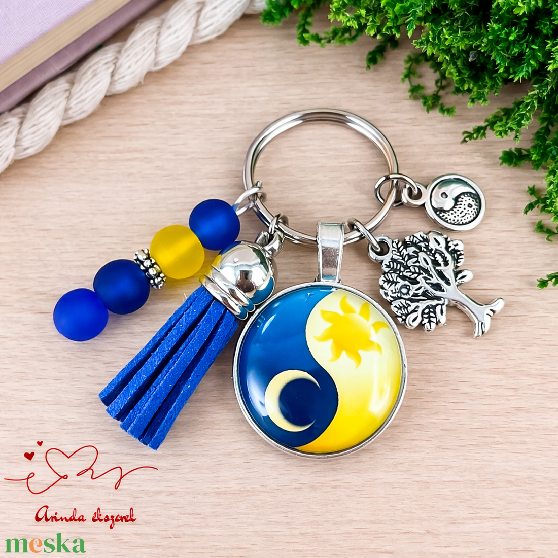 Nap és Hold yin-yang üveglencsés kulcstartó sötétkék bojttal � harmónia ajándék - táska & tok - kulcstartó & táskadísz - kulcstartó - Meska.hu