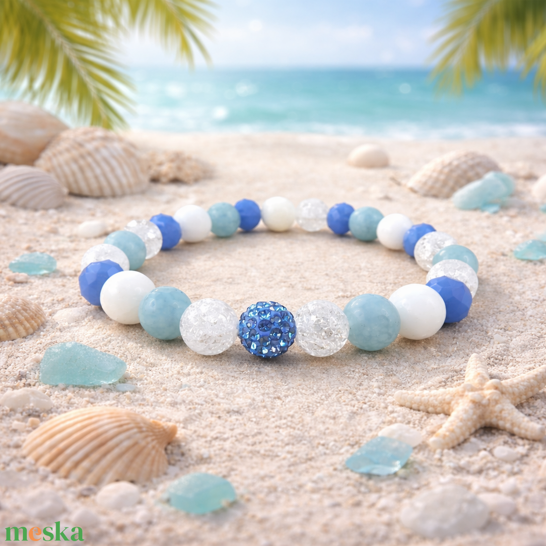 Tenger ihlette kék-fehér ásvány és gyöngy karkötő csillogó középdísszel - ékszer - karkötő - ásványkarkötő - Meska.hu
