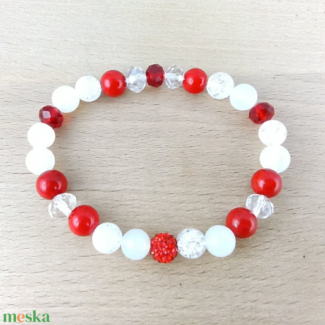Piros-fehér ásvány karkötő fehér acháttal, jádéval és hegyikristállyal � 16,5 cm - ékszer - karkötő - ásványkarkötő - Meska.hu