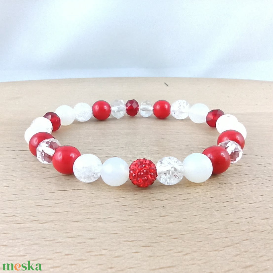 Piros-fehér ásvány karkötő fehér acháttal, jádéval és hegyikristállyal � 16,5 cm - ékszer - karkötő - ásványkarkötő - Meska.hu