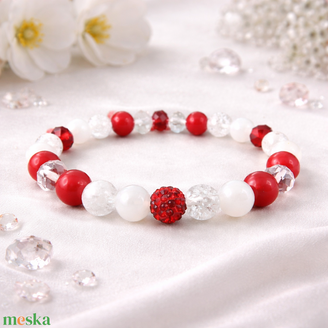 Piros-fehér ásvány karkötő fehér acháttal, jádéval és hegyikristállyal � 16,5 cm - ékszer - karkötő - ásványkarkötő - Meska.hu
