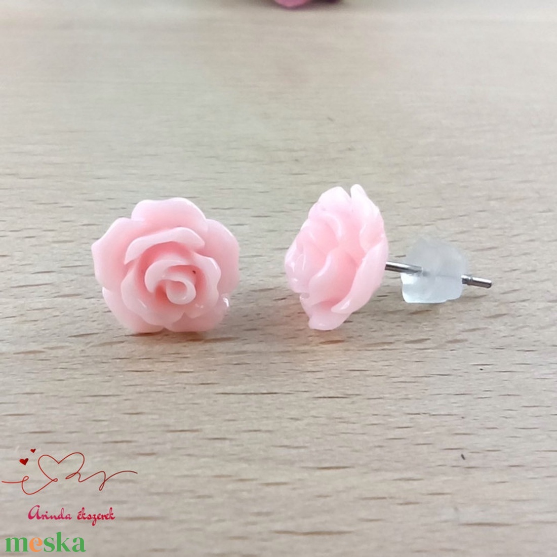 Rózsaszín rózsás bedugós fülbevaló � 10 mm, nemesacél alapú elegáns virág ékszer - ékszer - fülbevaló - pötty fülbevaló - Meska.hu