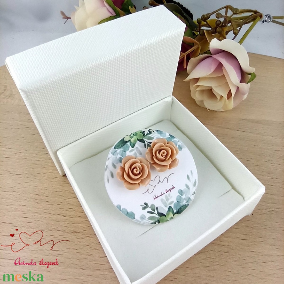 14 mm beige rózsa bedugós fülbevaló � nemesacél alapú romantikus virág ékszer, ajándék nőknek - ékszer - fülbevaló - pötty fülbevaló - Meska.hu