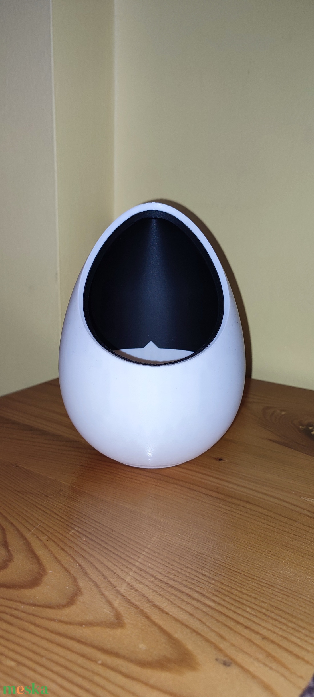 Dísznövény ültető tojás - Fehér-Fekete - otthon & életmód - virágdekoráció - virágtartó - Meska.hu