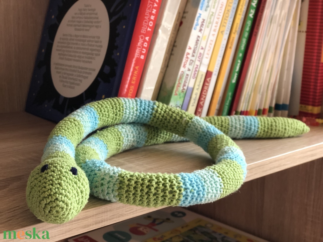 Horgolt 1 méteres csíkos kígyó - játék & sport - plüssállat & játékfigura - más figura - Meska.hu