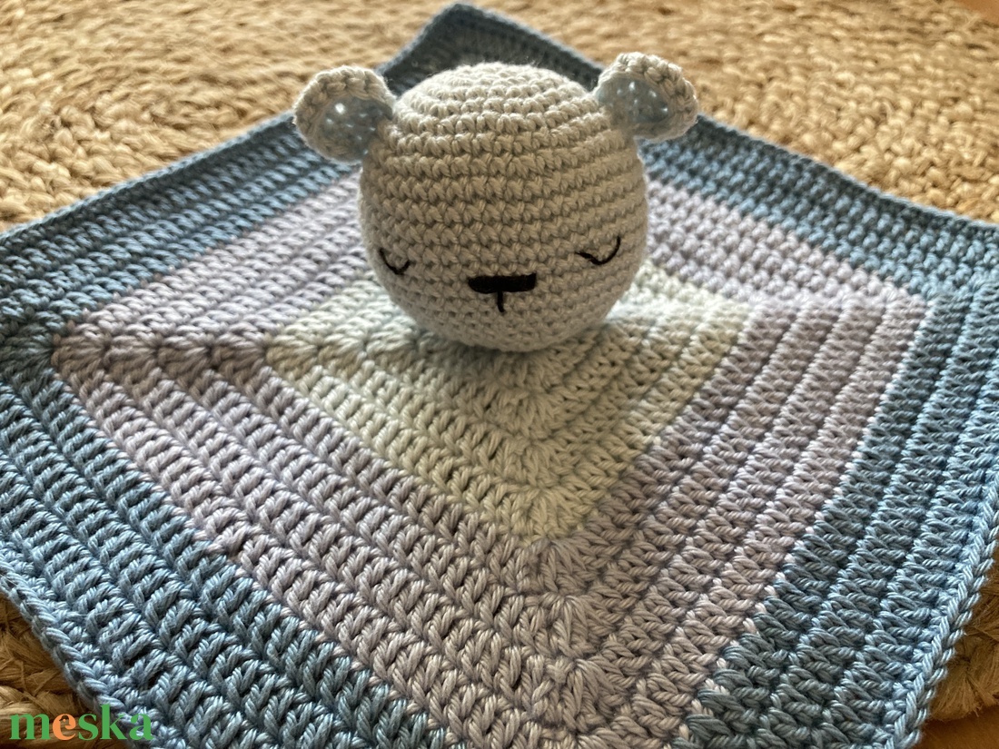 Horgolt macis alvóka, szundikendő - játék & sport - Meska.hu