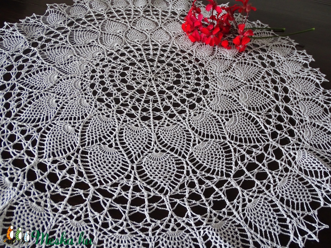Ananász mintás horgolt csipketerítő 50 cm átmérőjű - otthon & életmód - dekoráció - Meska.hu Ananász mintás horgolt csipketerítő 50 cm átmérőjű - otthon & életmód - dekoráció - Meska.hu