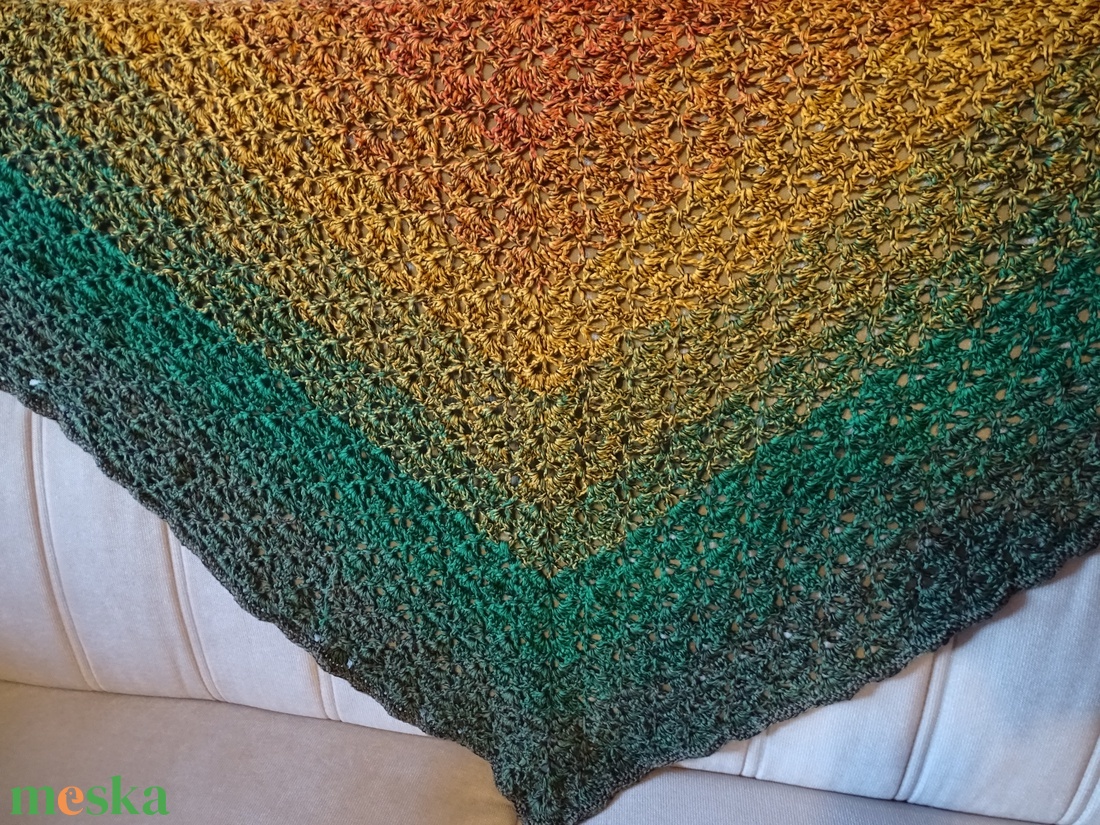 Karácsony színeiben pompázó horgolt kendő 200 x 90 cm - ruha & divat - sál, sapka, kendő - vállkendő - Meska.hu Karácsony színeiben pompázó horgolt kendő 200 x 90 cm - ruha & divat - sál, sapka, kendő - vállkendő - Meska.hu