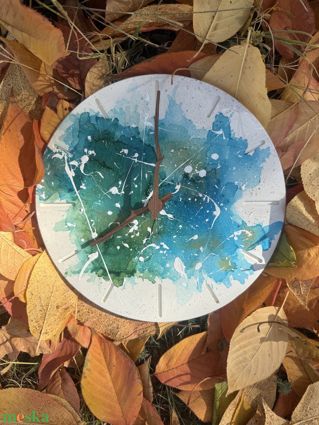 Beton falióra - egyedi alkohol ink festéssel - otthon & életmód - dekoráció - fali és függő dekoráció - falióra & óra - Meska.hu