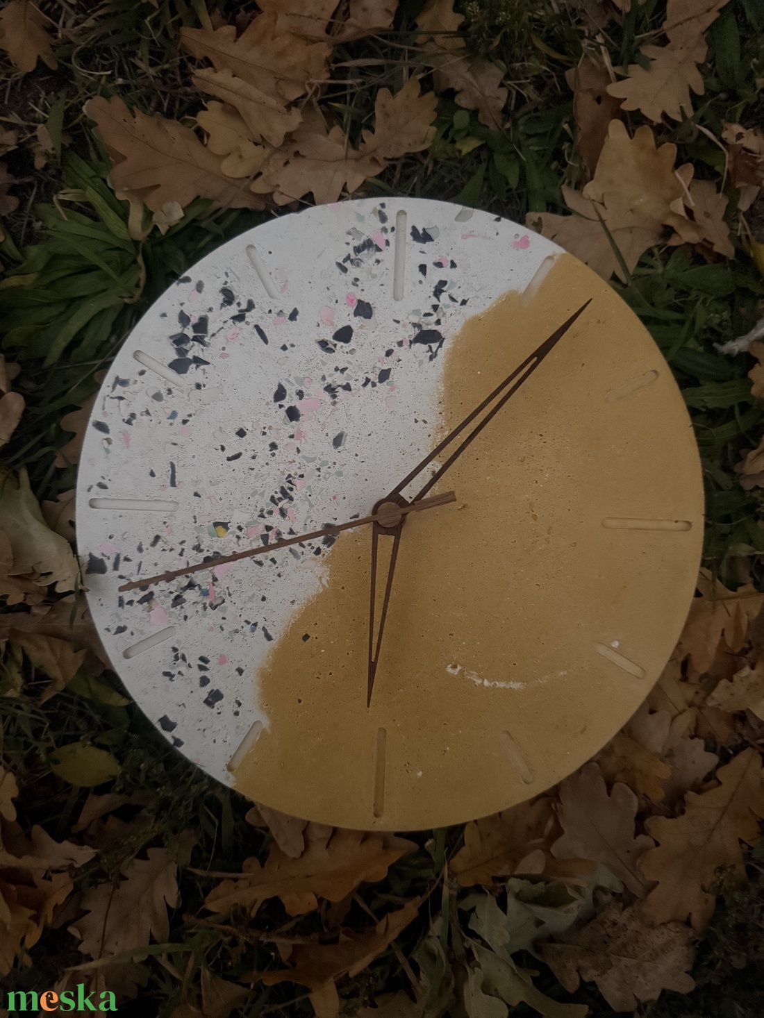 Beton falióra - terrazzo mintával - otthon & életmód - dekoráció - fali és függő dekoráció - falióra & óra - Meska.hu