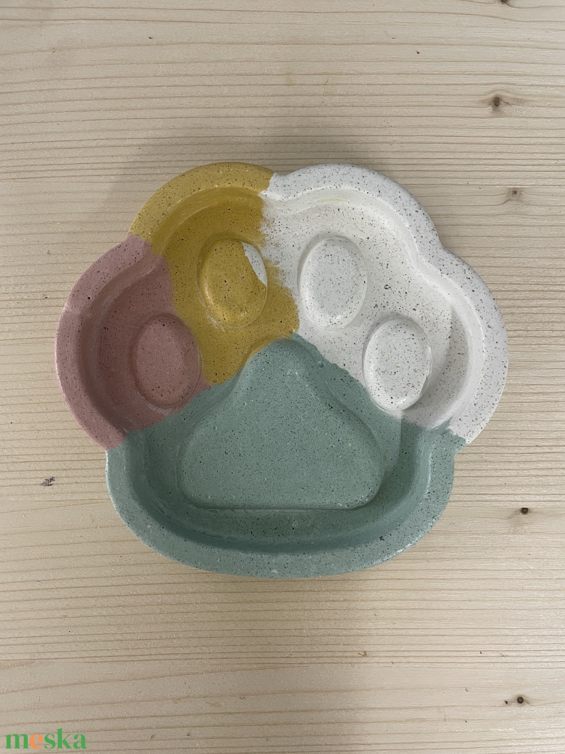 Beton tappancs ékszertartó - egyedi festéssel - ékszer - ékszertartó - ékszertartó tál - Meska.hu