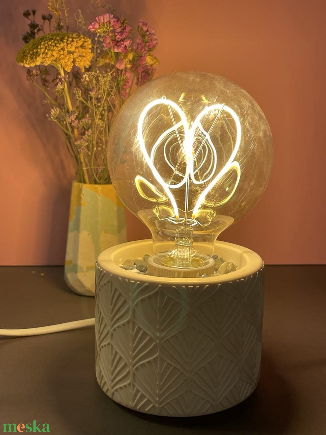 Jesmonite asztali lámpa - foszforeszkáló alappal - otthon & életmód - lámpa - asztali lámpa - Meska.hu