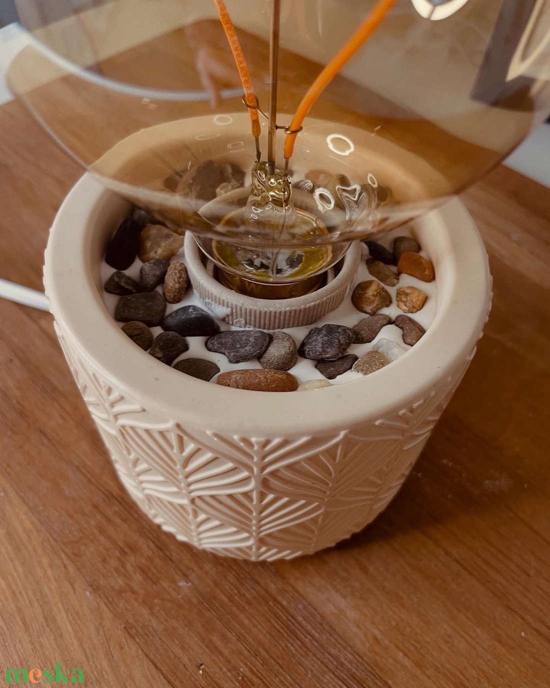 Jesmonite asztali lámpa - foszforeszkáló alappal - otthon & életmód - lámpa - asztali lámpa - Meska.hu