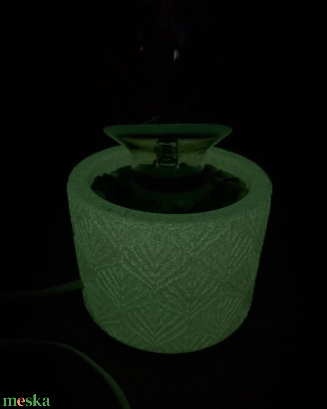 Jesmonite asztali lámpa - foszforeszkáló alappal - otthon & életmód - lámpa - asztali lámpa - Meska.hu