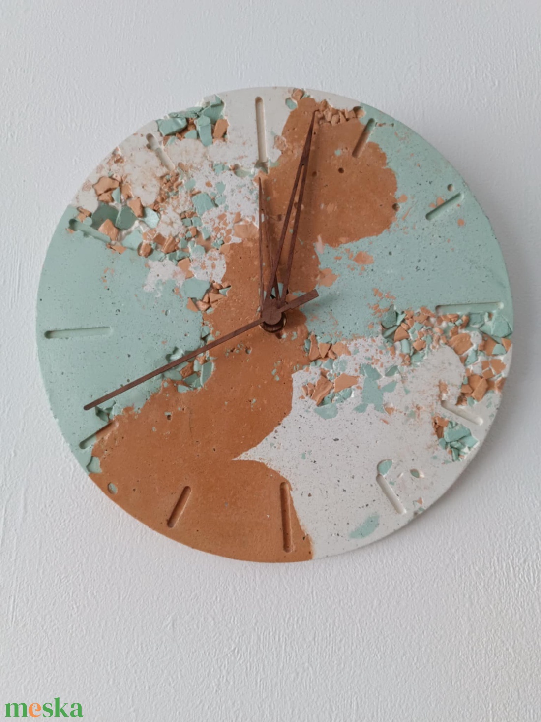 Beton falióra - terrazzo mintával - otthon & életmód - dekoráció - fali és függő dekoráció - falióra & óra - Meska.hu