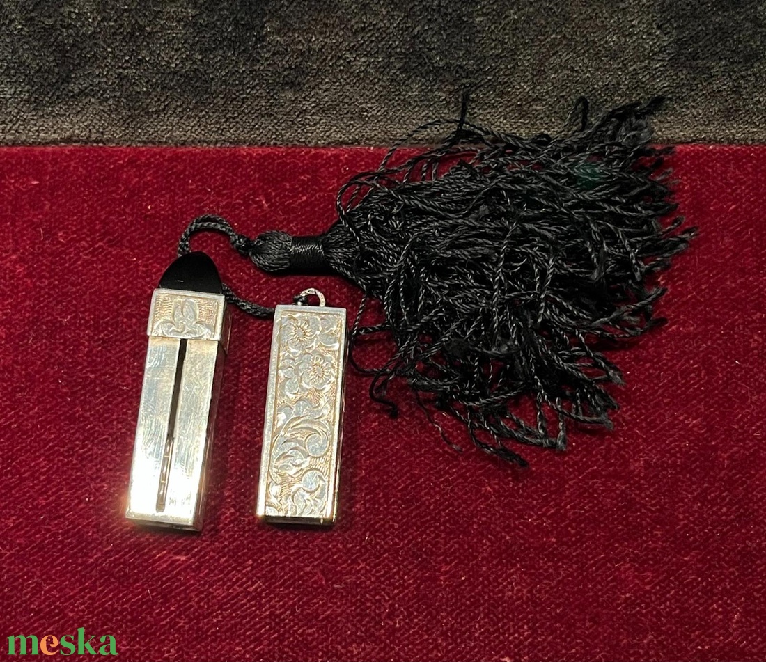 Art Deco finom ezüst rúzstartó bojttal  gravírozott virágdíszítéssel, 19201930-as évek - szépségápolás - arcápolás - smink kellék - Meska.hu