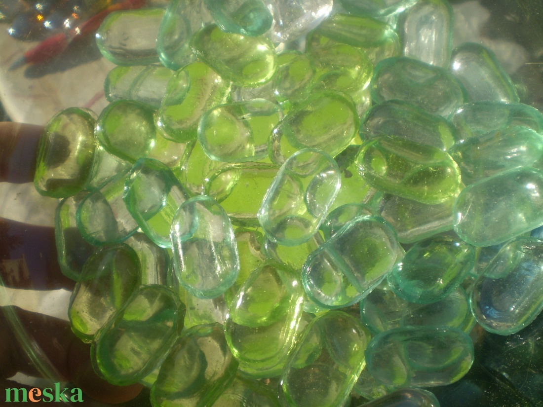 ÜVEGCSEPP átlászó, zöldes ovális kb.  fél kg olcsón - kellékek & szerszámok - dekorációs kellékek - mozaik - Meska.hu