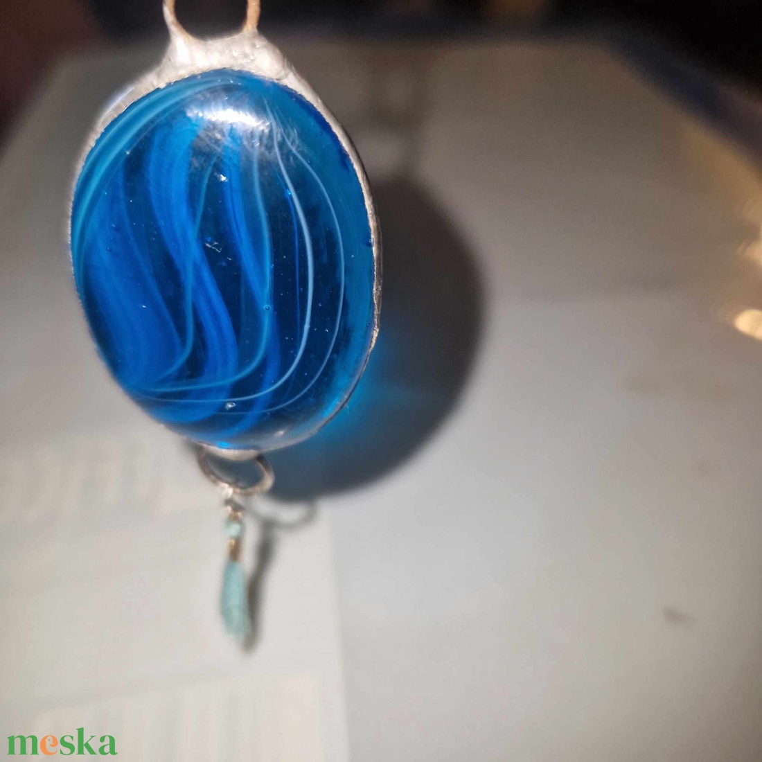Kéküvegolvasztásos, foglalatos nyaklánc - ékszer - nyaklánc - bojtos nyaklánc - Meska.hu