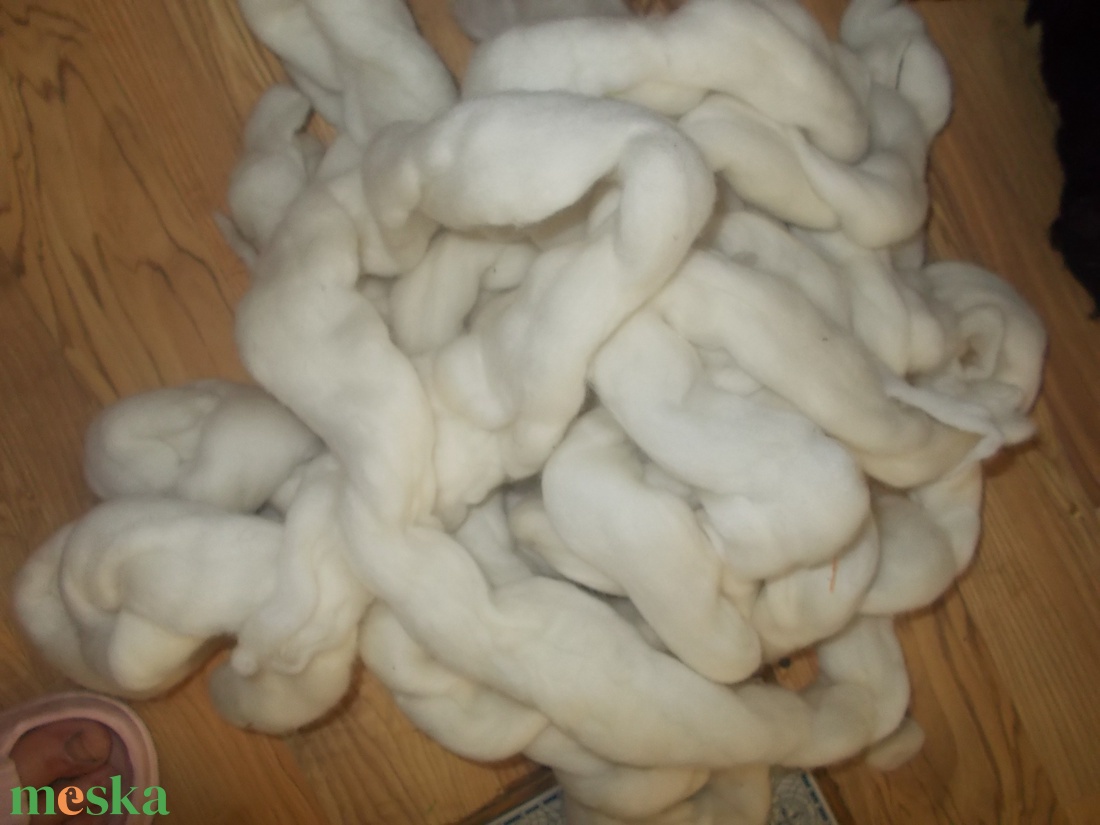 Fehér Szalaggyapjú 335g fele áron !! - diy (csináld magad) - egységcsomag - Meska.hu Fehér Szalaggyapjú 335g fele áron !! - diy (csináld magad) - egységcsomag - Meska.hu