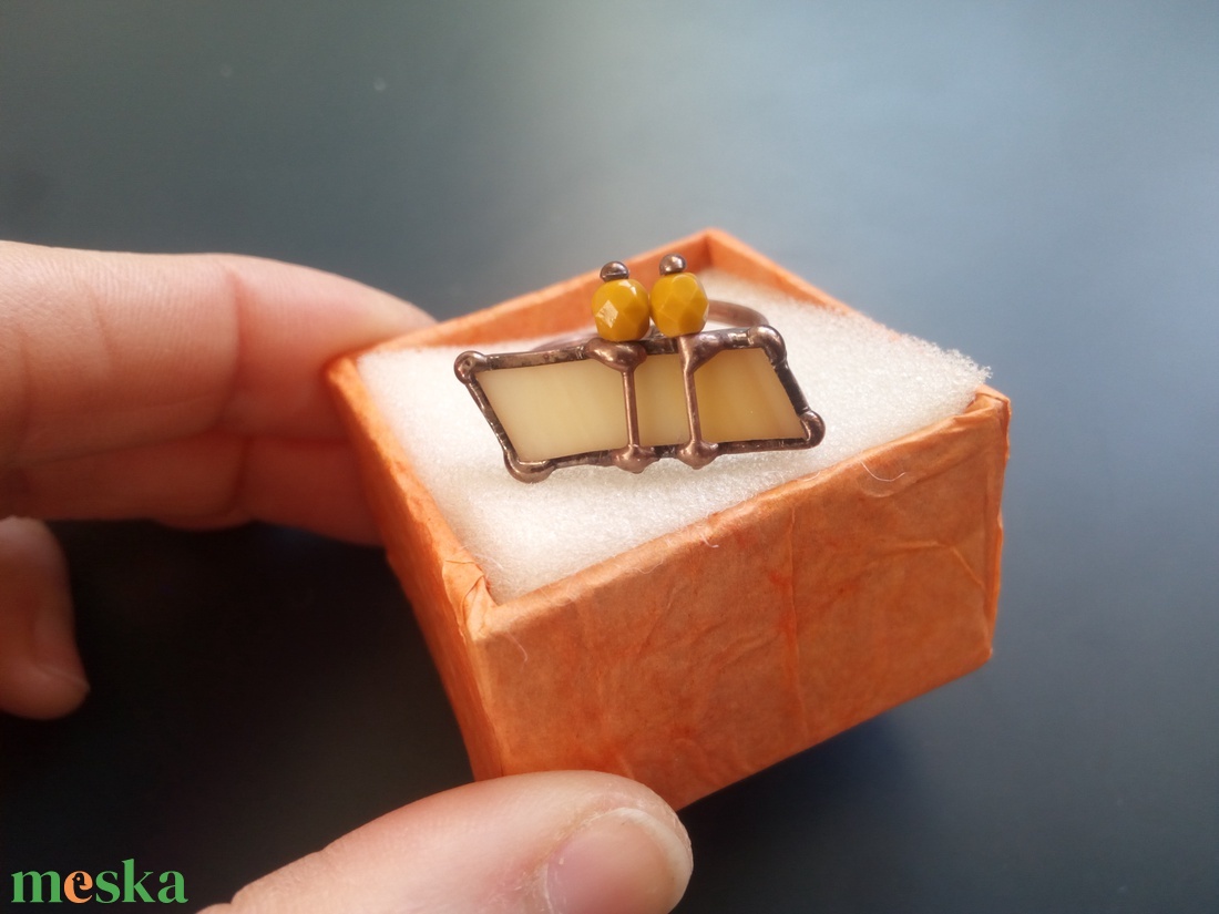 Bézs üvegékszer gyűrű, cuki - ékszer - gyűrű - statement gyűrű - Meska.hu