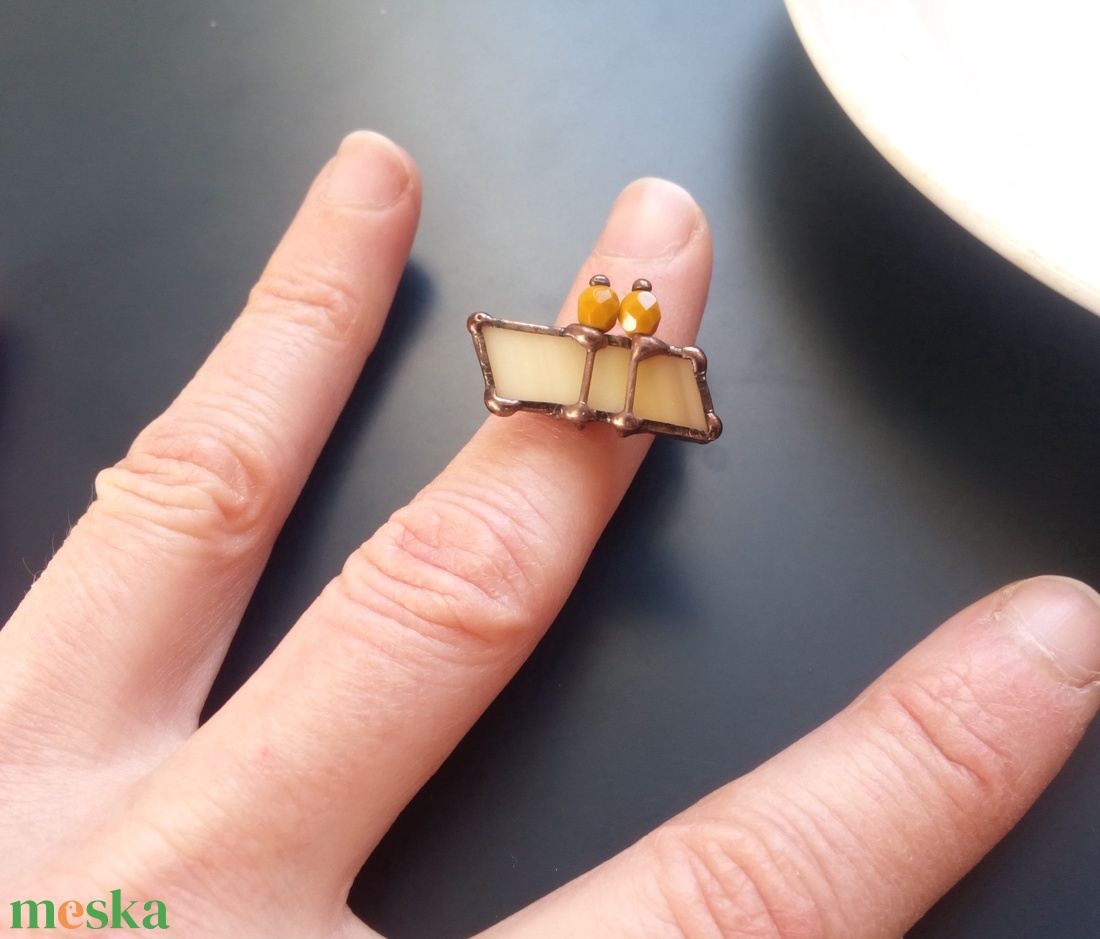 Bézs üvegékszer gyűrű, cuki - ékszer - gyűrű - statement gyűrű - Meska.hu