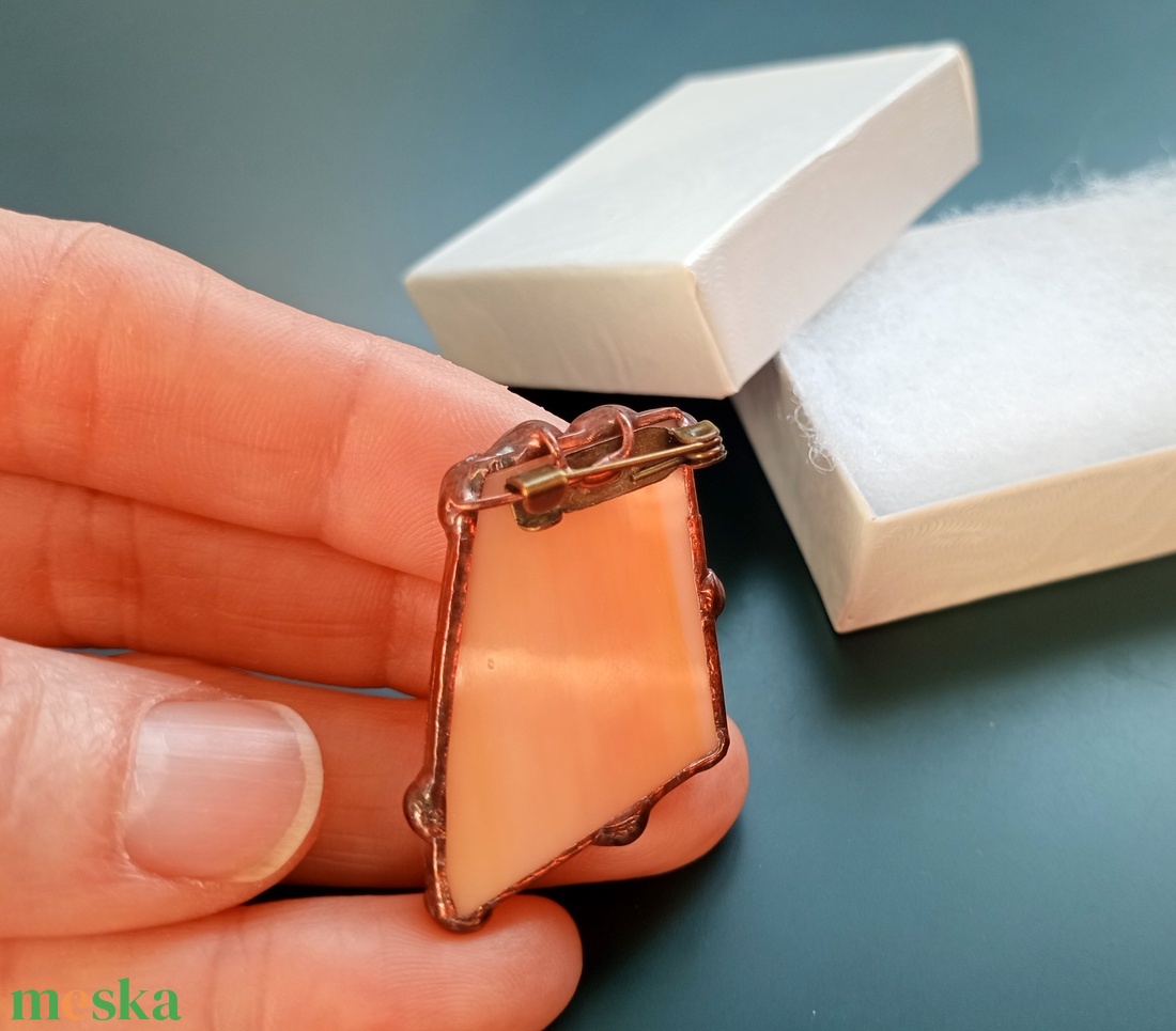 Narancssárga üvegékszer bross  - ékszer - kitűző és bross - kitűző - Meska.hu