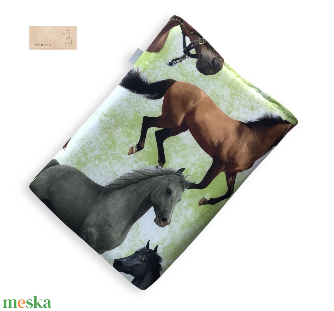 Lovak a réten mintás könyvtok, prémium textilből, akár gombos zárral  - könyv & zene - könyvtok - Meska.hu