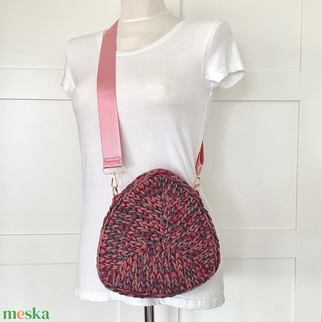 Háromszög alakú, horgolt, színes táska - táska & tok - kézitáska & válltáska - válltáska - Meska.hu