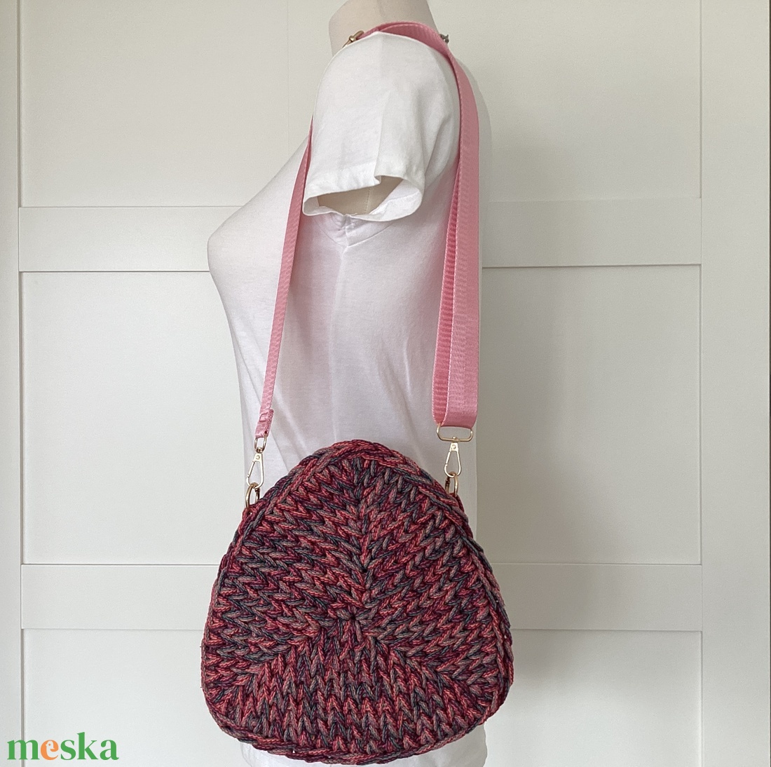 Háromszög alakú, horgolt, színes táska - táska & tok - kézitáska & válltáska - válltáska - Meska.hu