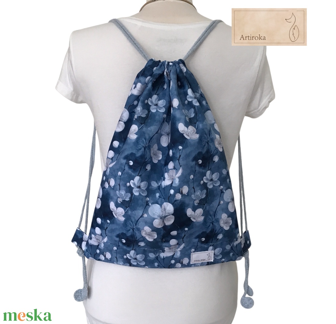 Cseresznyefavirág mintás, VÍZÁLLÓ gymbag hátizsák farmerkék színben - táska & tok - hátizsák - hátizsák - Meska.hu