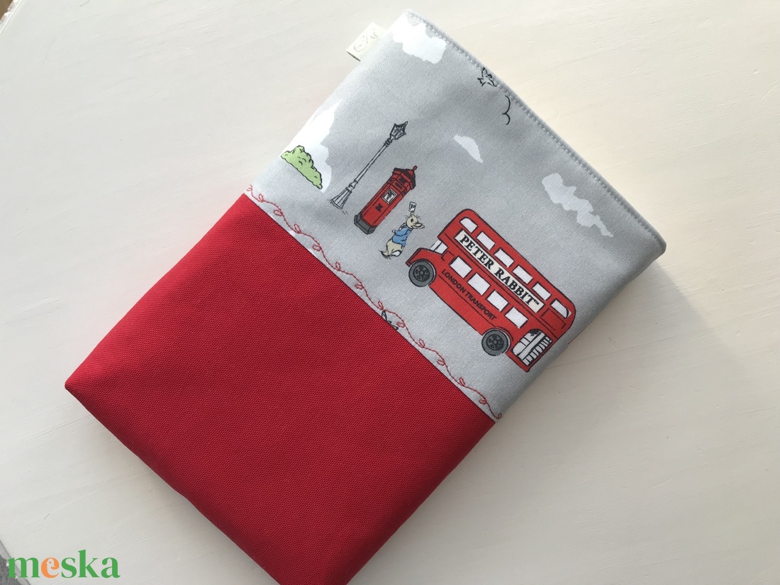 KÖNYVTOK - Péter nyuszi Londonban mintás prémium pamut textilből - Artiroka design - táska & tok - ebook & tablet tok - Meska.hu