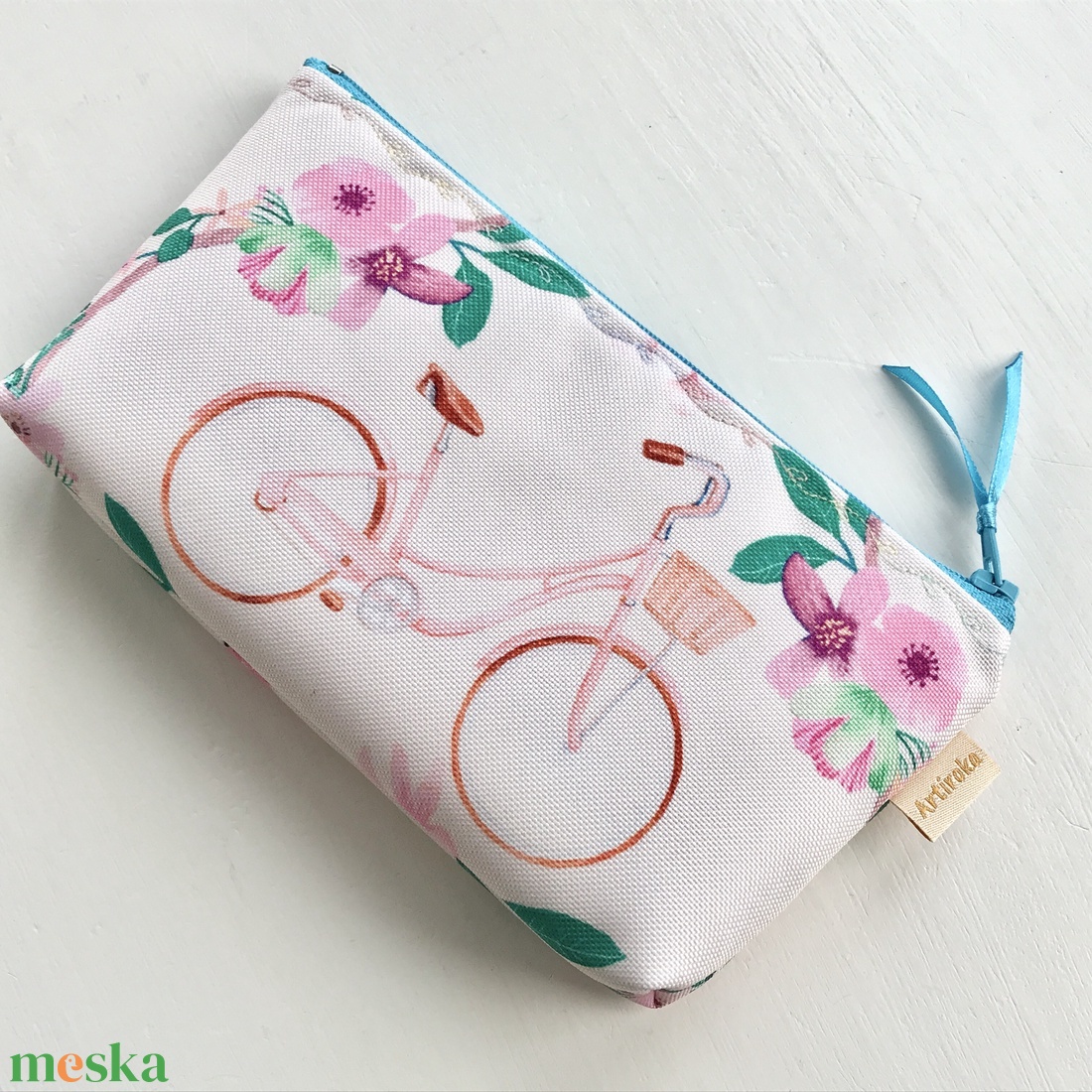 Vintage bicikli virágkosárral mintás VÍZLEPERGETŐS tolltartó neszesszer vagy szemüvegtok - Artiroka design - táska & tok - neszesszer - Meska.hu Vintage bicikli virágkosárral mintás VÍZLEPERGETŐS tolltartó neszesszer vagy szemüvegtok - Artiroka design - táska & tok - neszesszer - Meska.hu