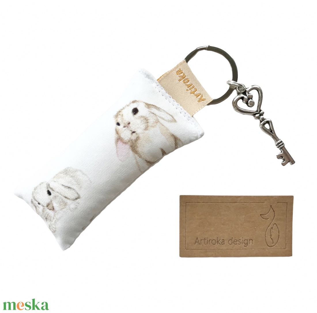 Nyuszi mintás kulcstartó, vintage kulcs medállal - HÚSVÉT - Artiroka design - táska & tok - kulcstartó & táskadísz - kulcstartó - Meska.hu Nyuszi mintás kulcstartó, vintage kulcs medállal - HÚSVÉT - Artiroka design - táska & tok - kulcstartó & táskadísz - kulcstartó - Meska.hu