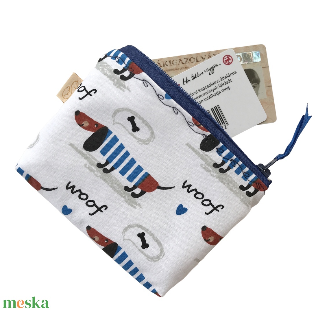 Tacskó kutya kék csíkos ruhában - irattartó pénztárca - Artiroka design - táska & tok - pénztárca & más tok - pénztárca - gyerek pénztárca - Meska.hu Tacskó kutya kék csíkos ruhában - irattartó pénztárca - Artiroka design - táska & tok - pénztárca & más tok - pénztárca - gyerek pénztárca - Meska.hu