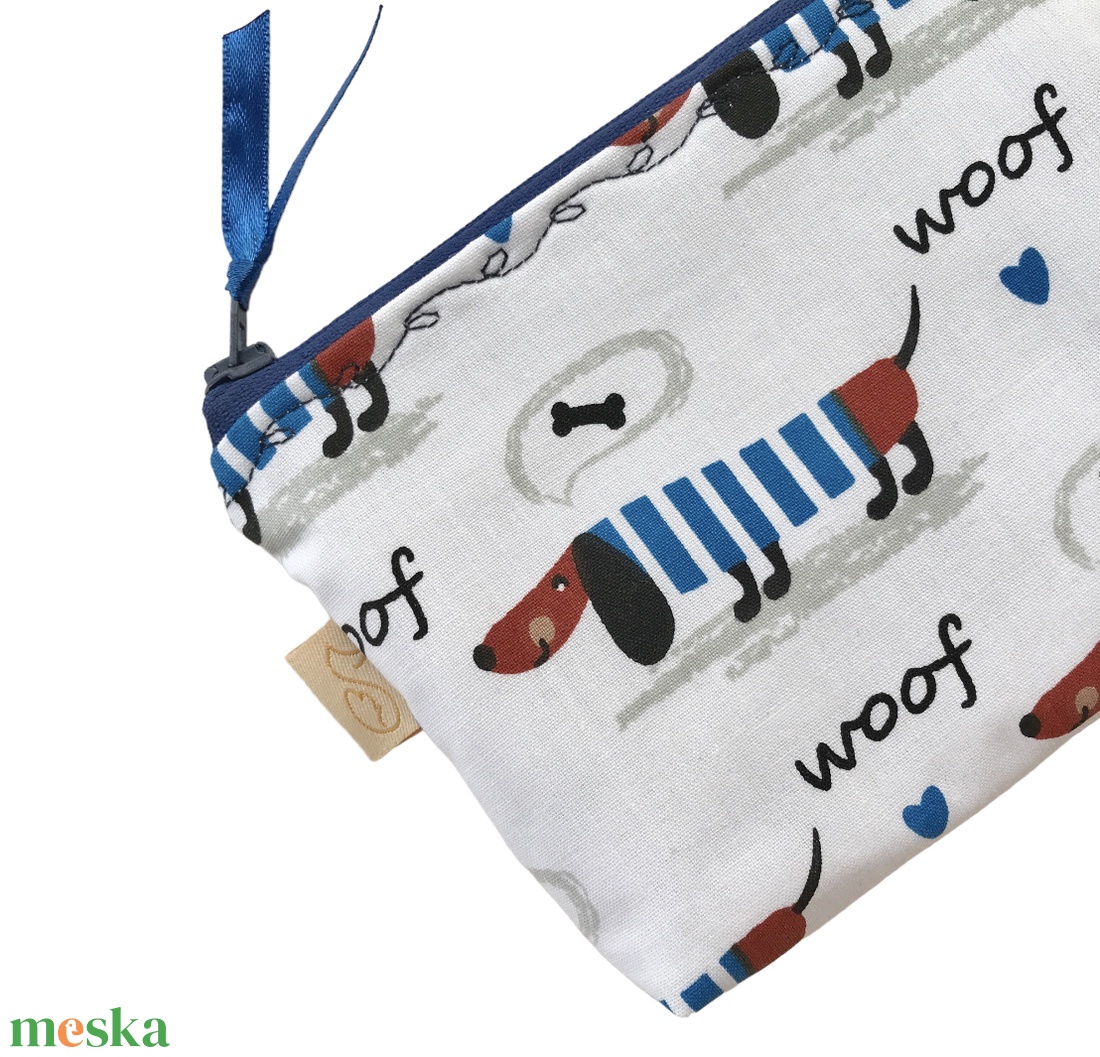 Tacskó kutya kék csíkos ruhában - irattartó pénztárca - Artiroka design - táska & tok - pénztárca & más tok - pénztárca - gyerek pénztárca - Meska.hu Tacskó kutya kék csíkos ruhában - irattartó pénztárca - Artiroka design - táska & tok - pénztárca & más tok - pénztárca - gyerek pénztárca - Meska.hu