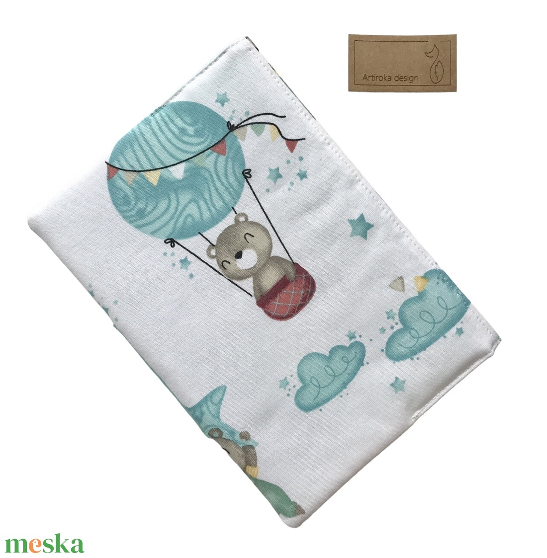 Egészségügyi kiskönyv borító Maci és felhő mintával  - Artiroka design - otthon & életmód - papír, írószer - Meska.hu