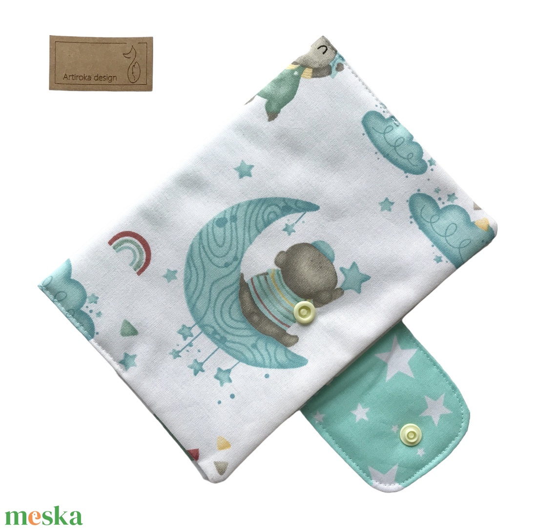 Egészségügyi kiskönyv borító Maci és felhő mintával  - Artiroka design - otthon & életmód - papír, írószer - Meska.hu