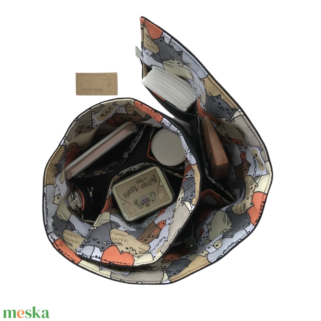 Fekete alapon cica mintás táskarendező, táska rendszerező - Artiroka design - táska & tok - kézitáska & válltáska - belső rendező - Meska.hu Fekete alapon cica mintás táskarendező, táska rendszerező - Artiroka design - táska & tok - kézitáska & válltáska - belső rendező - Meska.hu